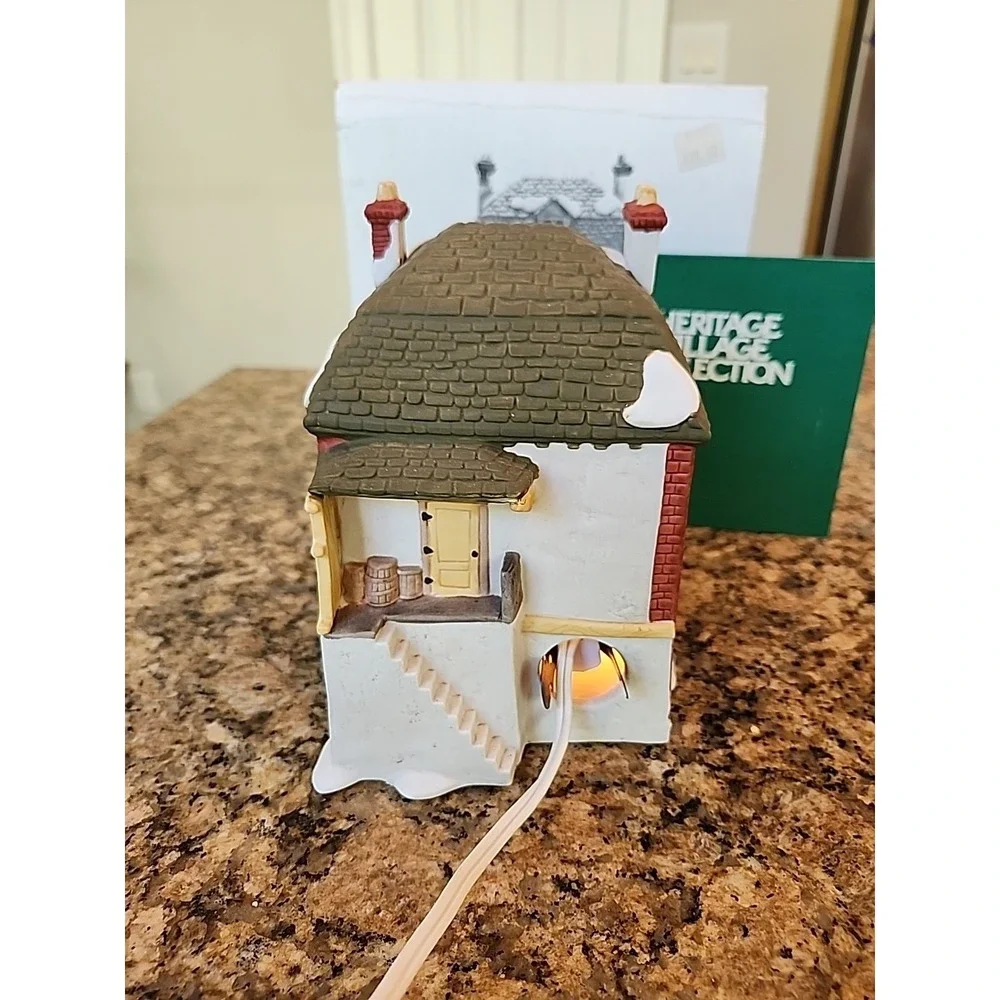 Dept 56 Dicken's Village Series A Christmas Carol M FEZZIWIG‎ WAREHOUSE